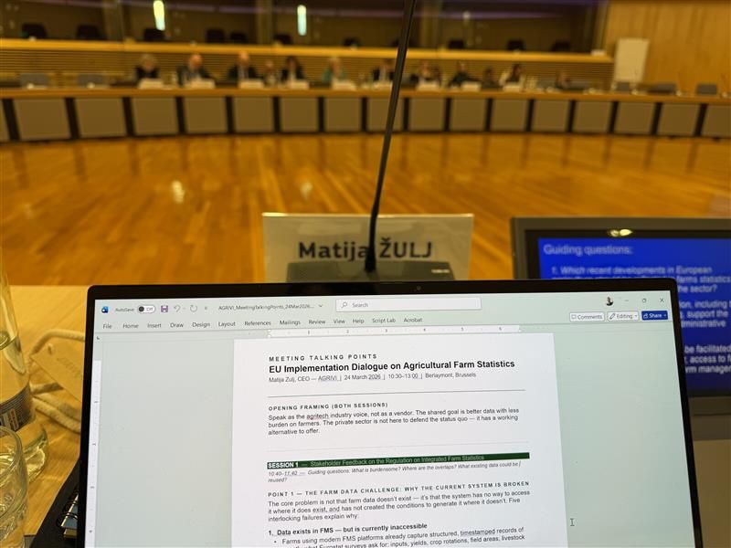 Laptop s govornim točkama AGRIVI CEO-a Matije Žulja i pločicom s imenom na stolu u Berlaymontu - EU poljoprivredna statistika